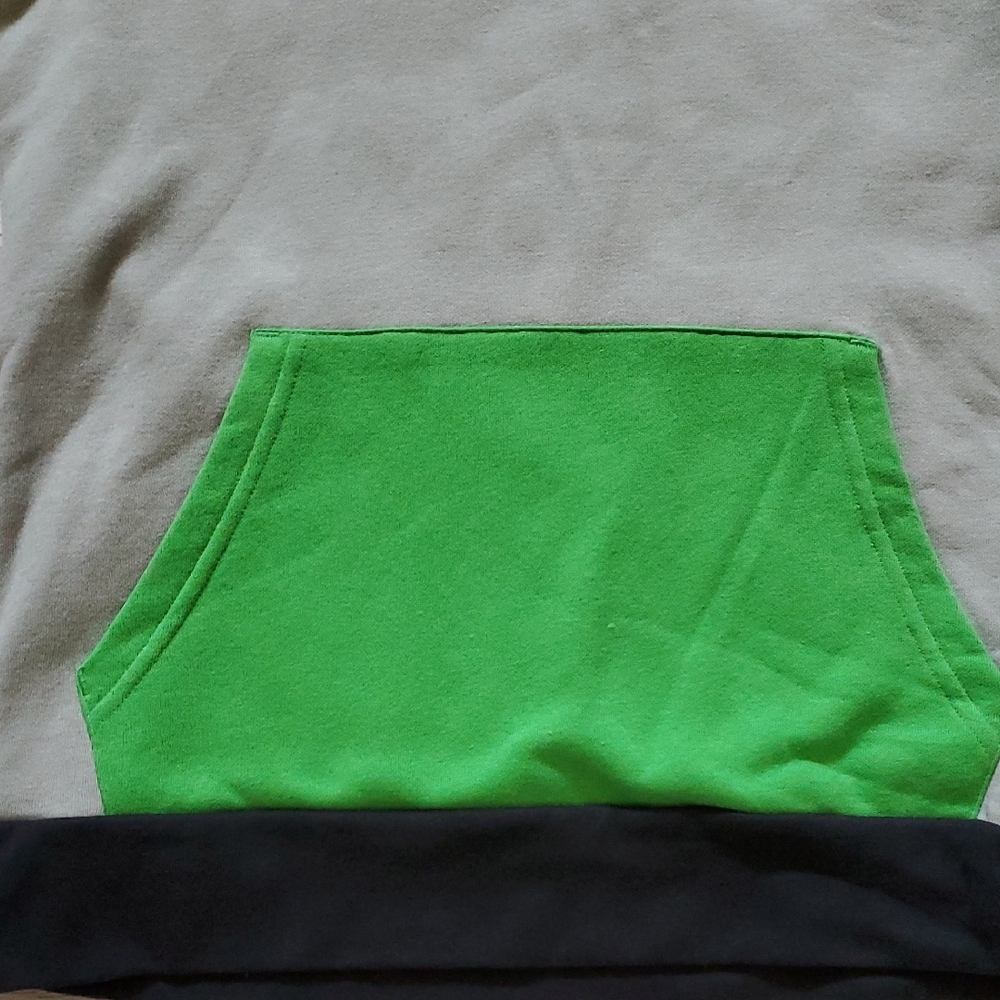 🆕️ Under Armour Green and Gray Color-Block Hoodie - Picture 4 of 8